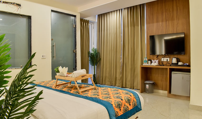 Accommodation in Mahipalpur, New Delhi