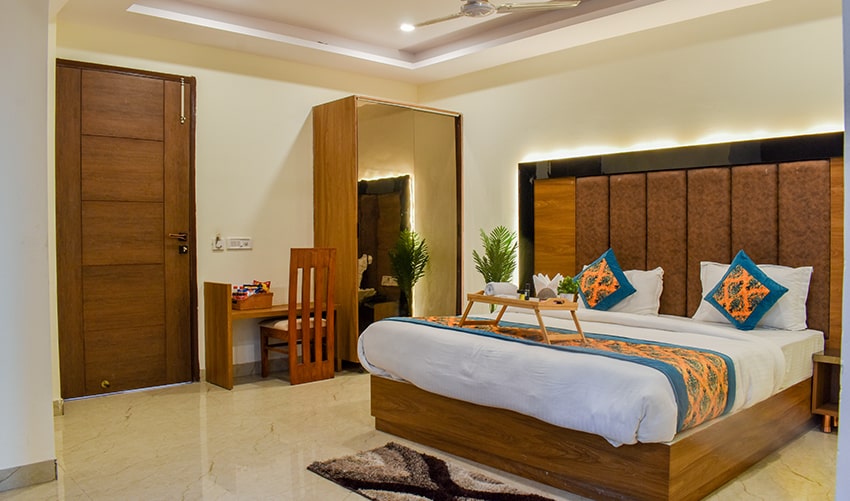 Accommodation in Mahipalpur, New Delhi