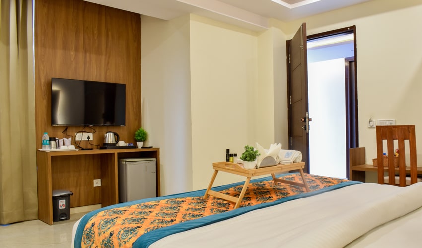 Accommodation in Mahipalpur, New Delhi